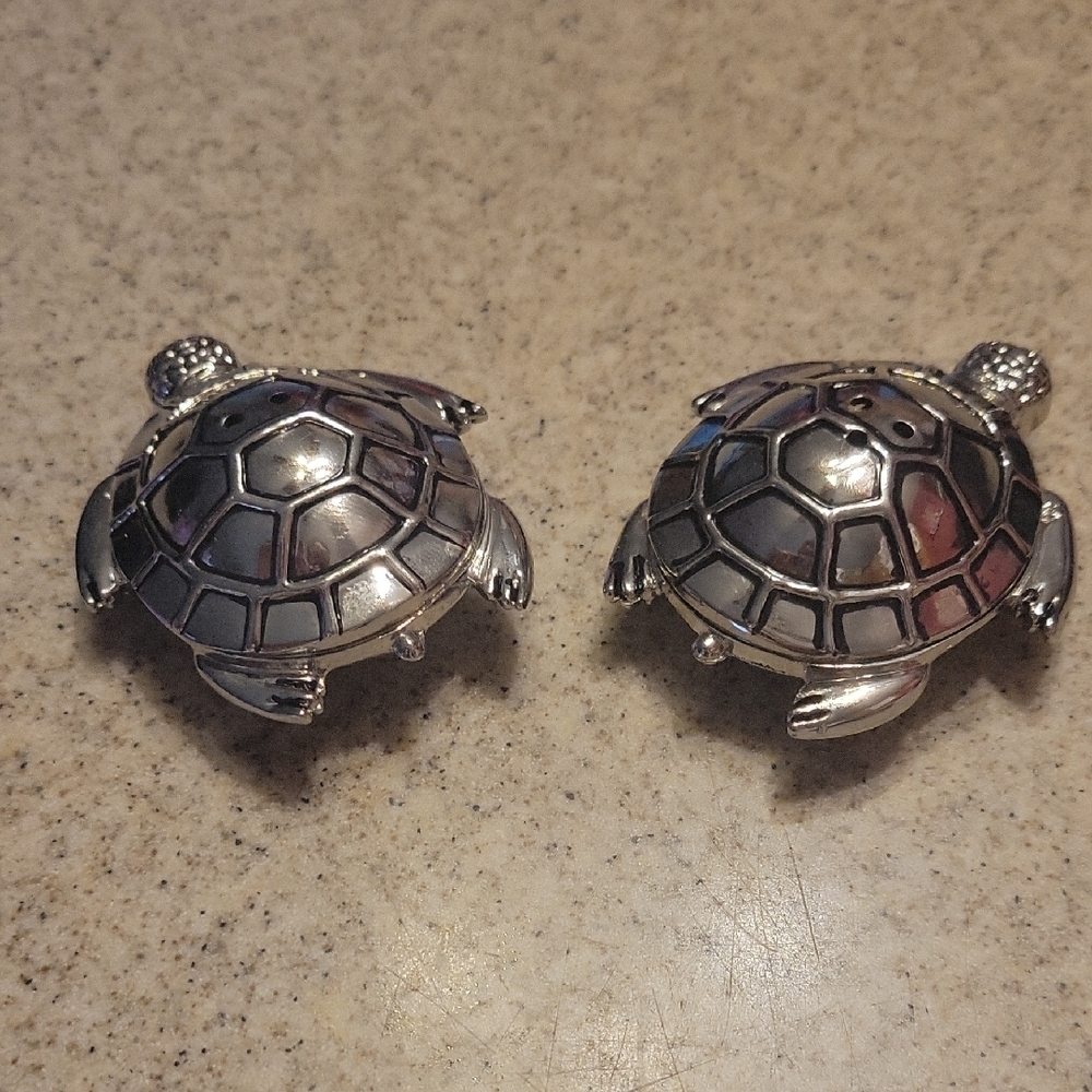 Turtle Salt and Pepper Shakers New - Picture 4 of 7